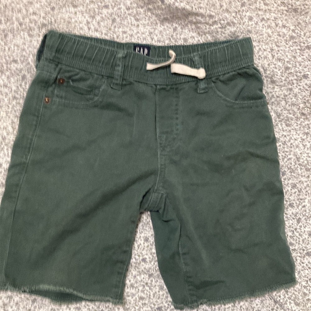 Gap boys forest green shorts